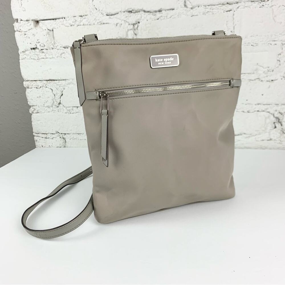 Kate Spade Dawn Soft Taupe Grey Flat Crossbody Purse - Picture 3 of 12